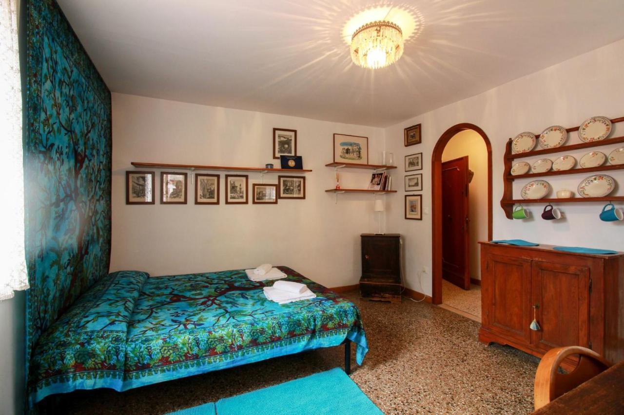 Santi Apostoli By Halldis Veneza