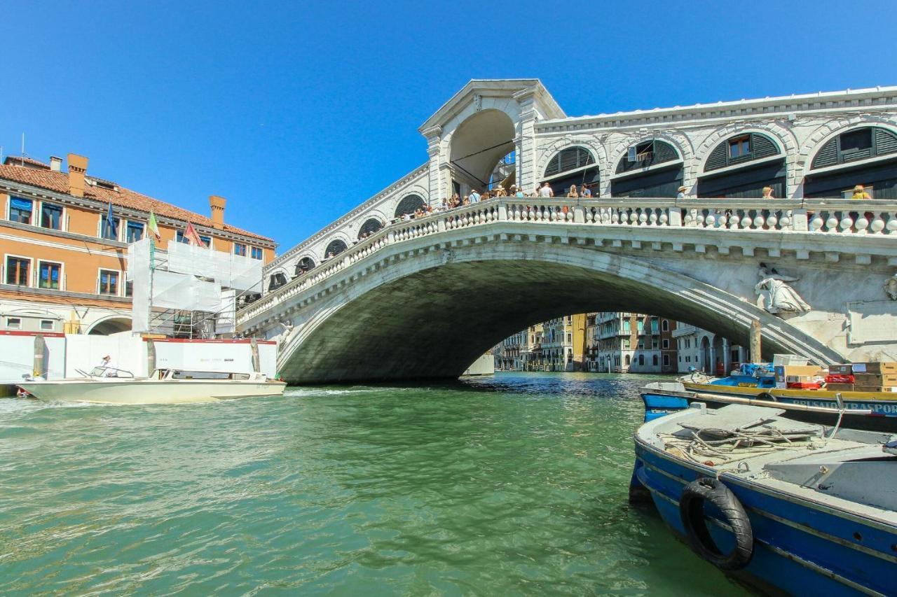 Santi Apostoli By Halldis Veneza